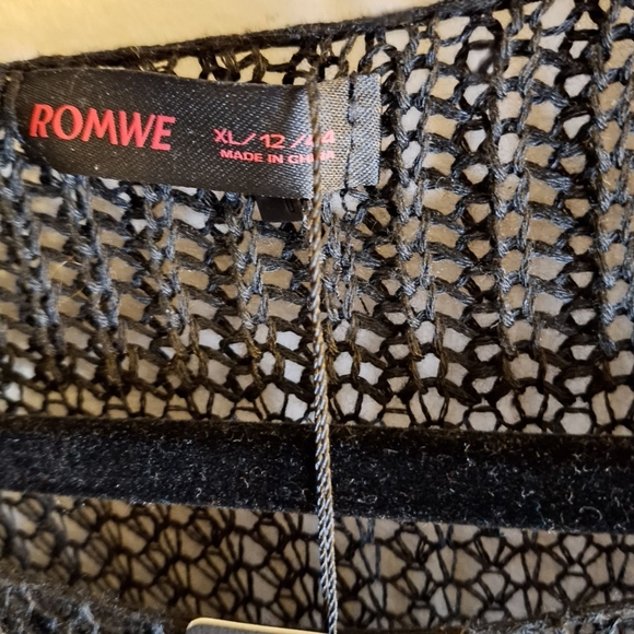 Distressed crochet like sweater topper nwt - Picture 4 of 6